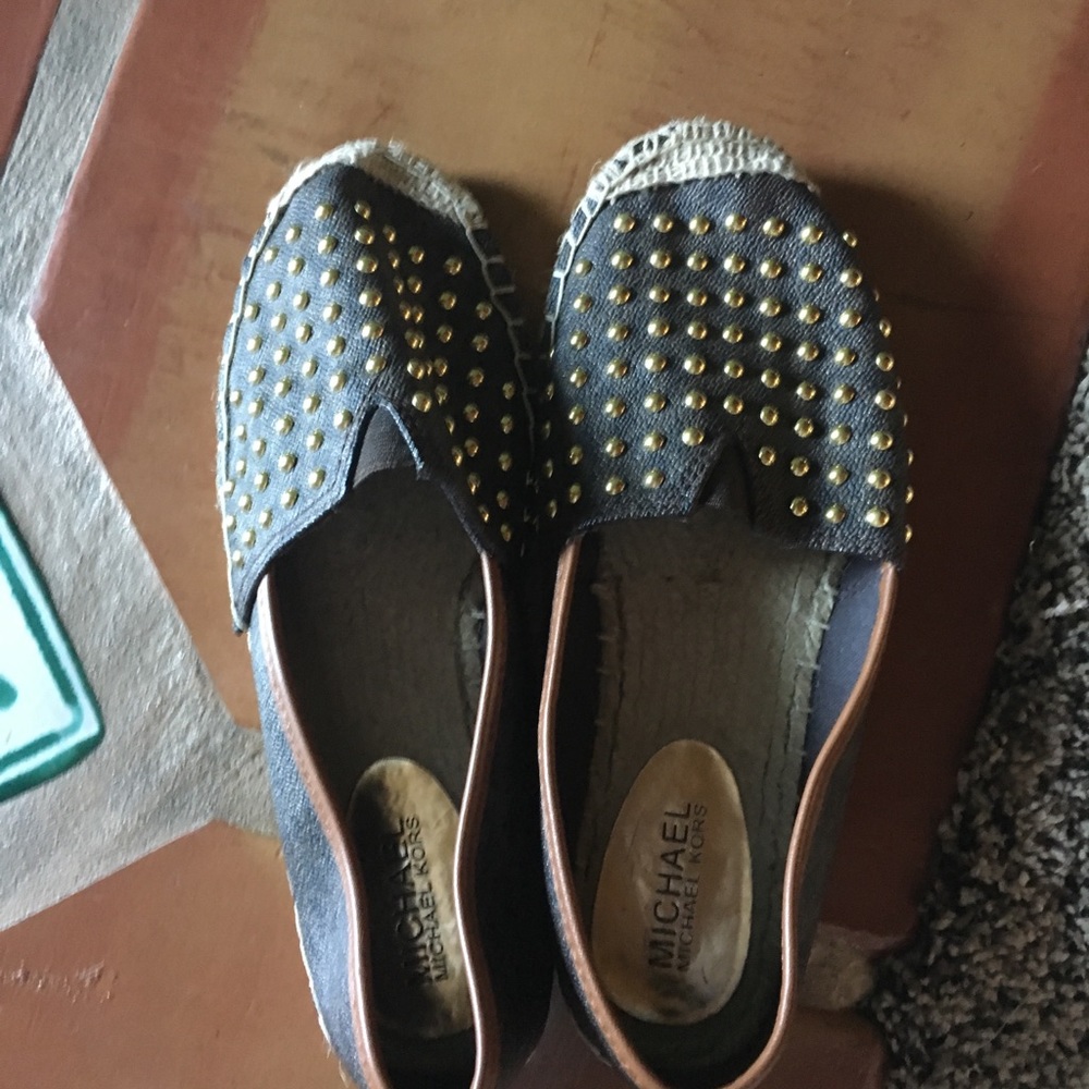 Shoes - Picture 2 of 4